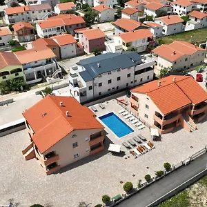 Lucky Apartman Vir