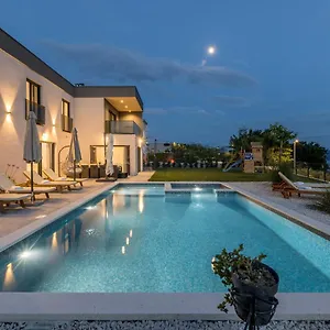 https://villa-argola.splithotels.org